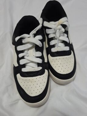 Art Class Black And White Sneakers Boys Size 1